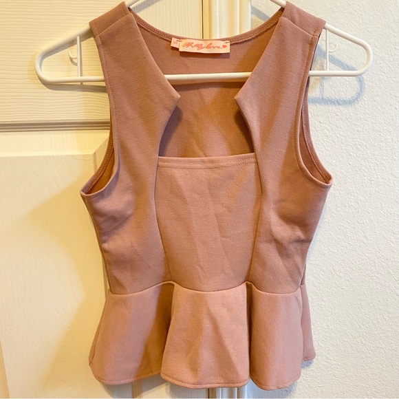 PRETTY TOP❤️ - Picture 1 of 5